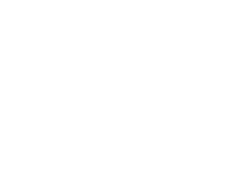 Persona emprendedora usando el punto de venta en su negocio